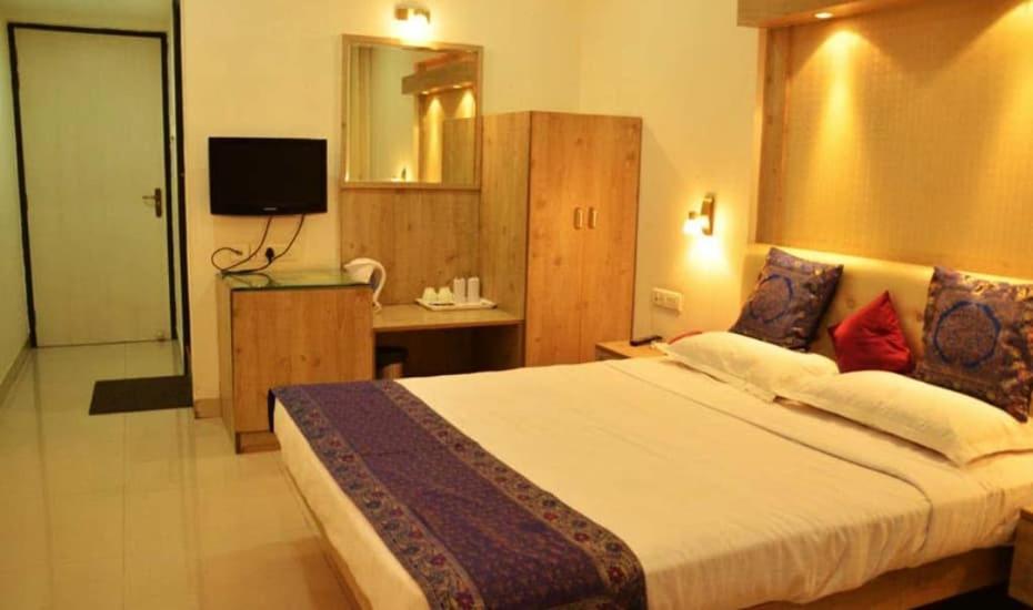 Rass Hotel Kanpur Exterior photo