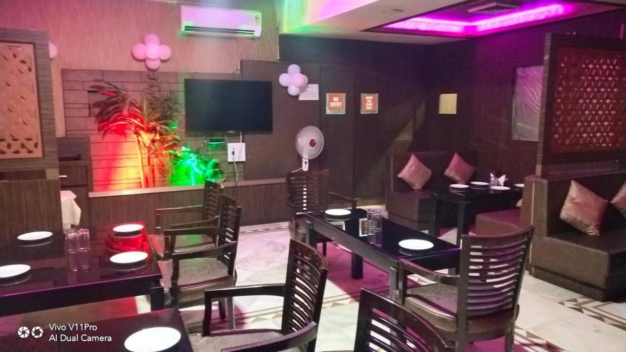 Rass Hotel Kanpur Exterior photo