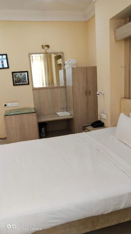 Rass Hotel Kanpur Exterior photo