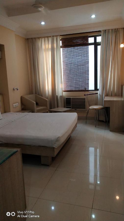 Rass Hotel Kanpur Exterior photo