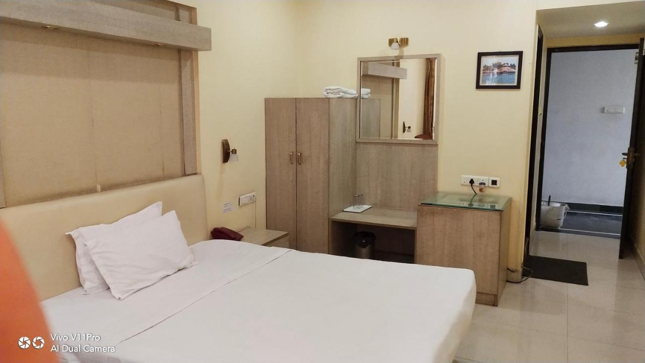 Rass Hotel Kanpur Exterior photo