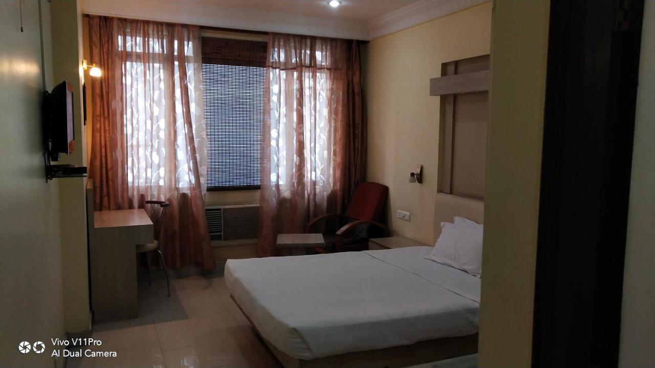 Rass Hotel Kanpur Exterior photo