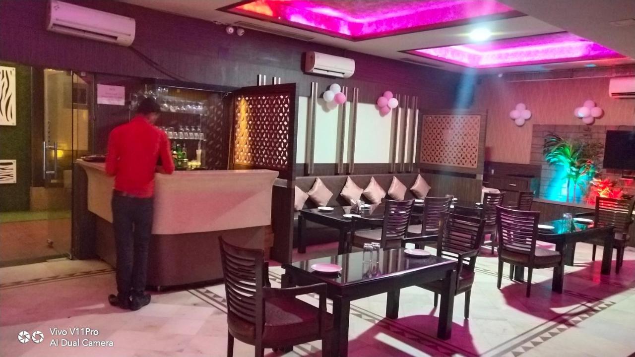 Rass Hotel Kanpur Exterior photo