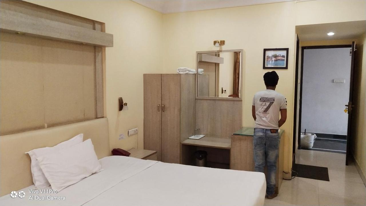 Rass Hotel Kanpur Exterior photo
